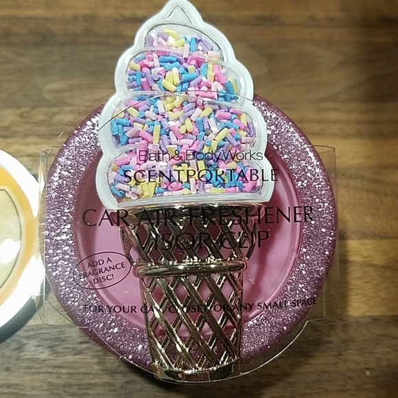 🦄SALE🦄 Scentsy Mega Whiff Box + 2 FREE GIFTS - Picture 5 of 6